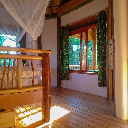 Lake Nkuruba Nature Reserve Hotel Durama Exterior photo