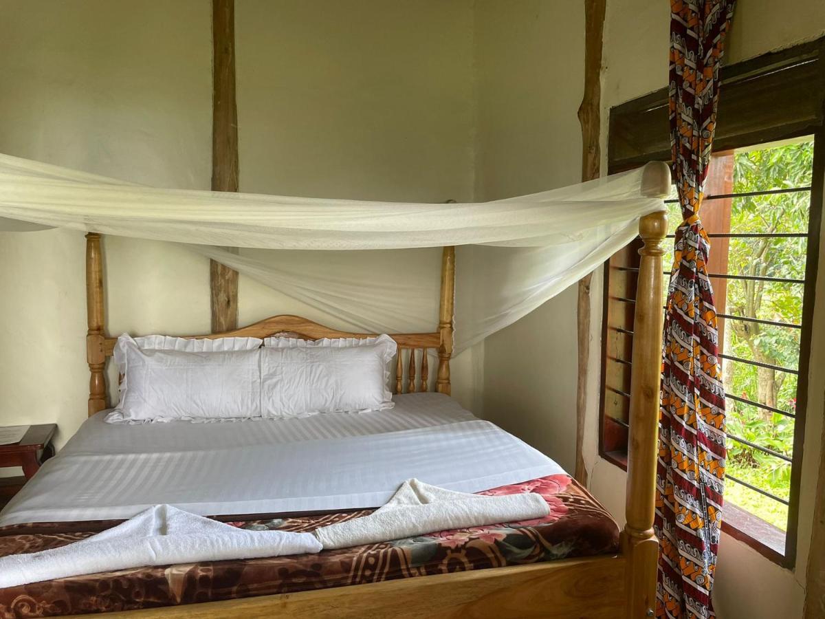 Lake Nkuruba Nature Reserve Hotel Durama Exterior photo