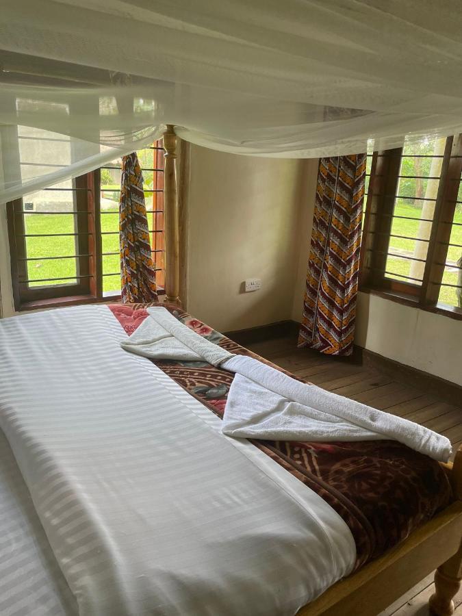 Lake Nkuruba Nature Reserve Hotel Durama Exterior photo