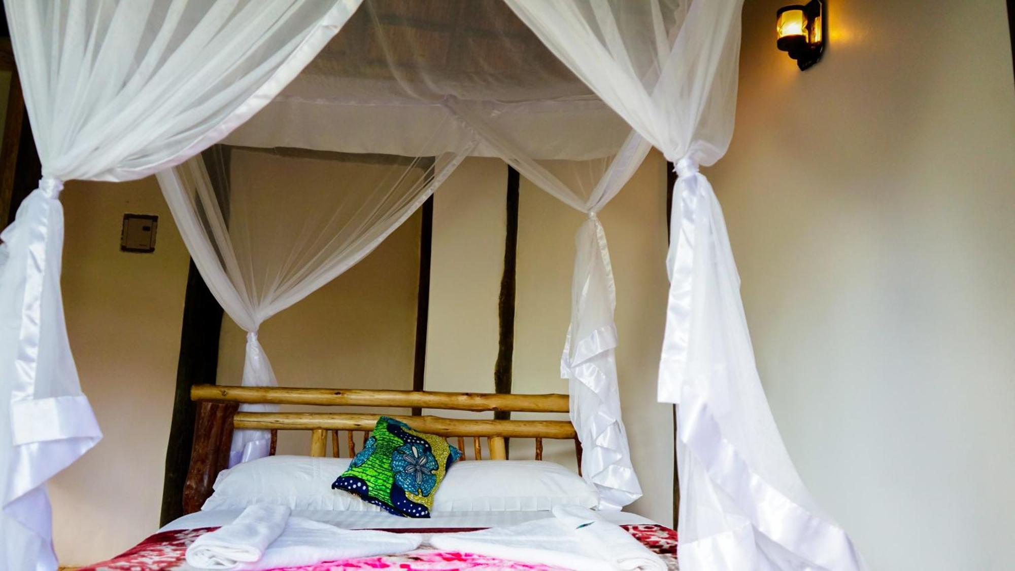 Lake Nkuruba Nature Reserve Hotel Durama Exterior photo